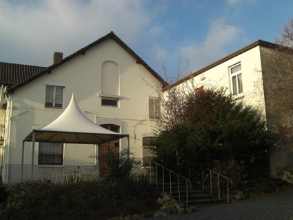 privé-ingang met terras, NB de overkapping is al verkocht (!)