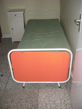 bed behorend bij slaapkamerzitje (verkocht)