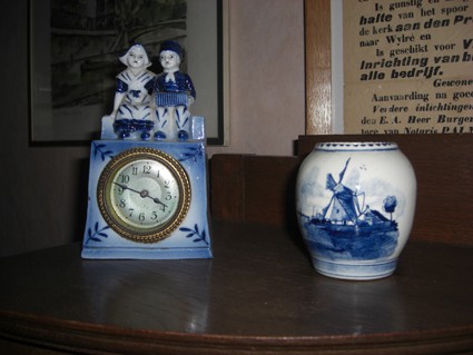 delftsblauw (?) potje en klokje (klokje verkocht)