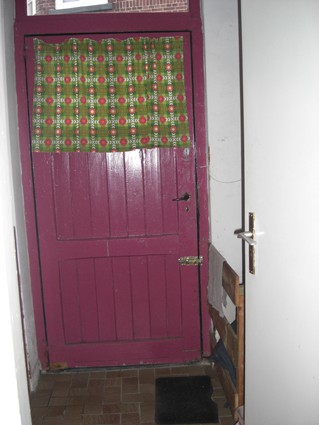 zij-ingang appartement, aan achterzijde