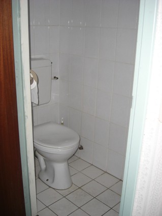 toilet slaapkamer appartement