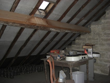 beschoten zolder appartement, links