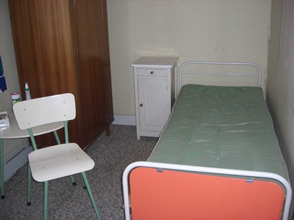 kamer 4 (bed, nachtkastje en zitje verkocht)