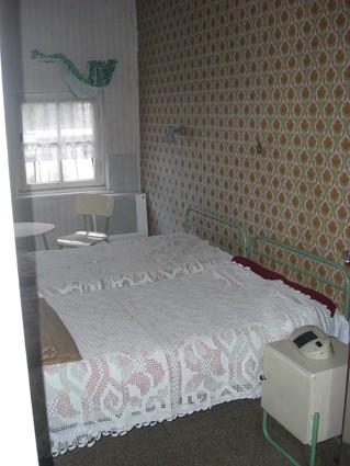 kamer 3, twee persoons Bedden en zitje verkocht)